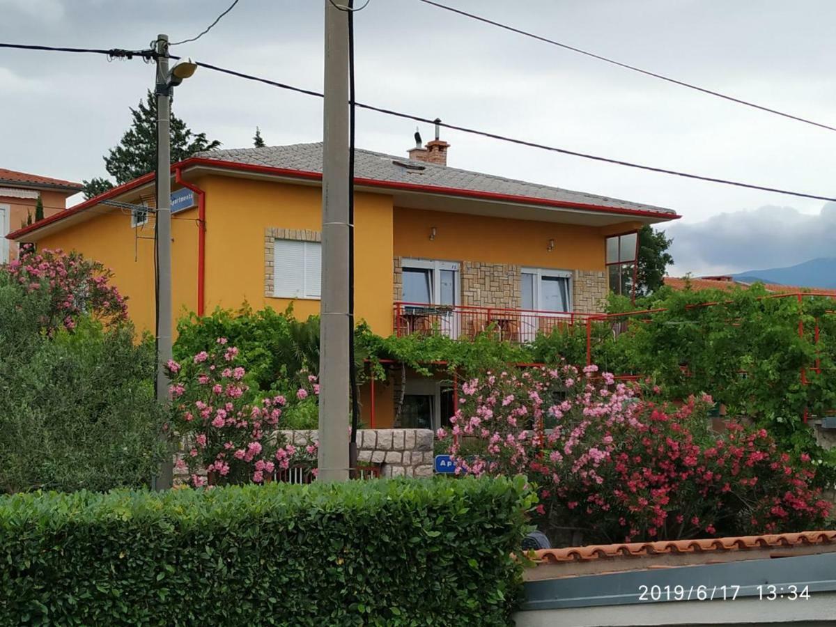 Apartments Maricic 200 Meters From The Beach Novi Vinodolski Esterno foto