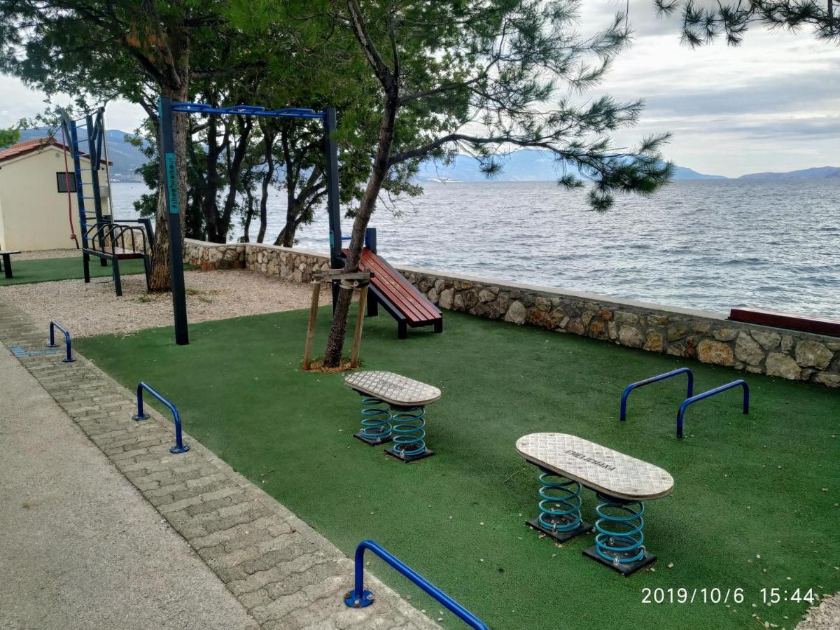 Apartments Maricic 200 Meters From The Beach Novi Vinodolski Esterno foto